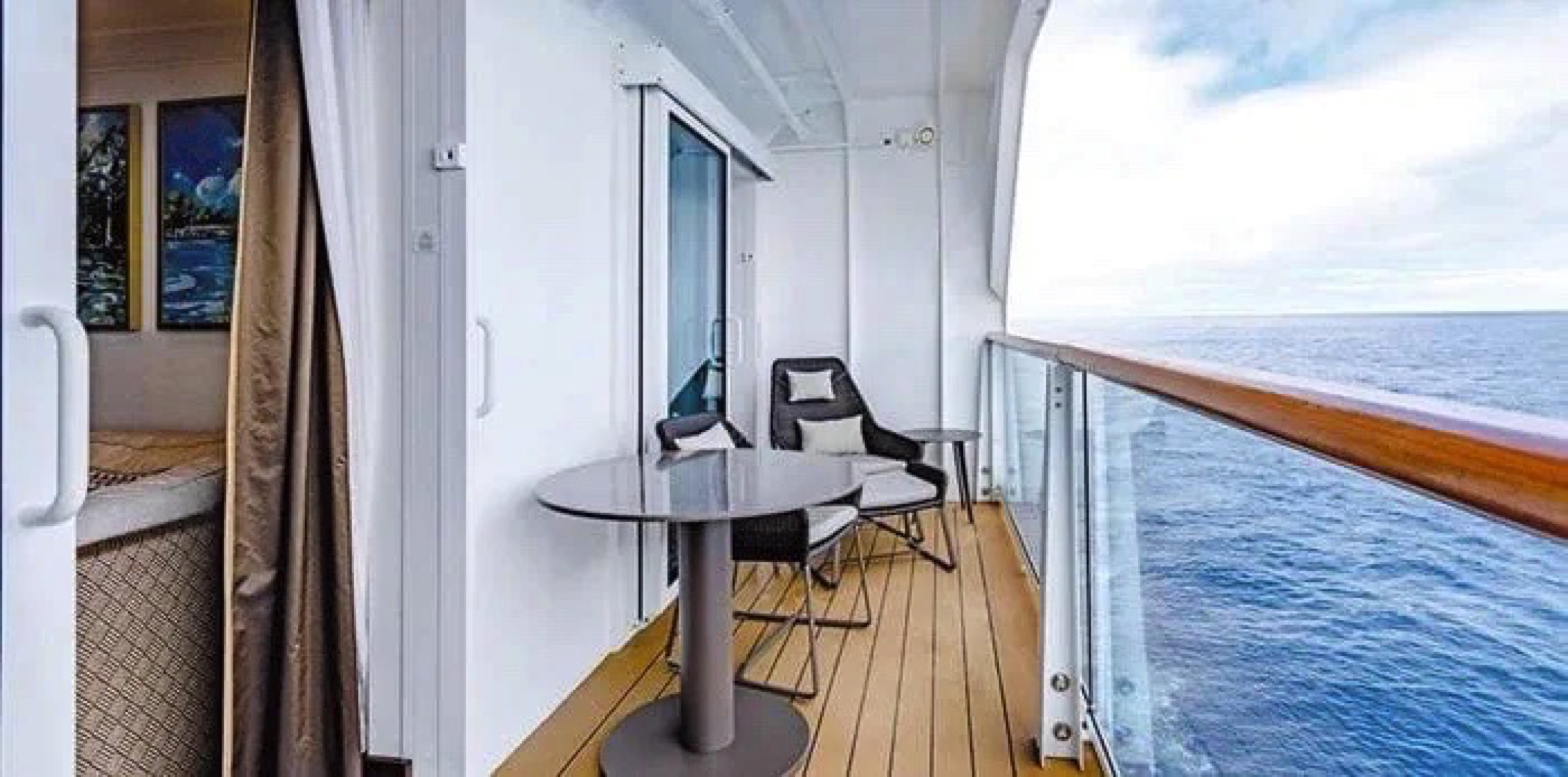 Mid Ship Suite with Balcony